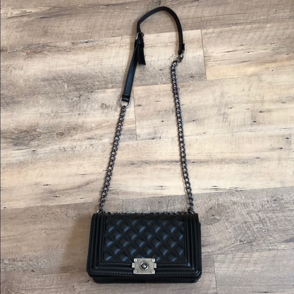 Black Handbag - Picture 3 of 7